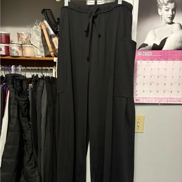 HALARA Classic Black wide leg cargo pants - Picture 1 of 4